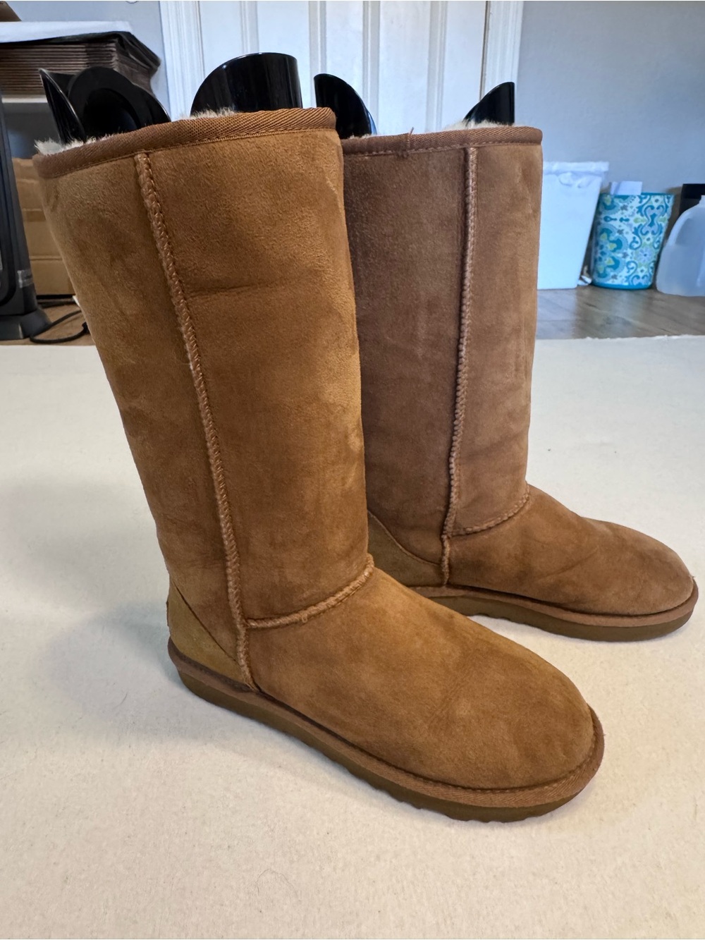UGG Chestnut Classic Tall Cozy, Lagenlook, Y2K, Model Off Duty, Hygge, Cabincore